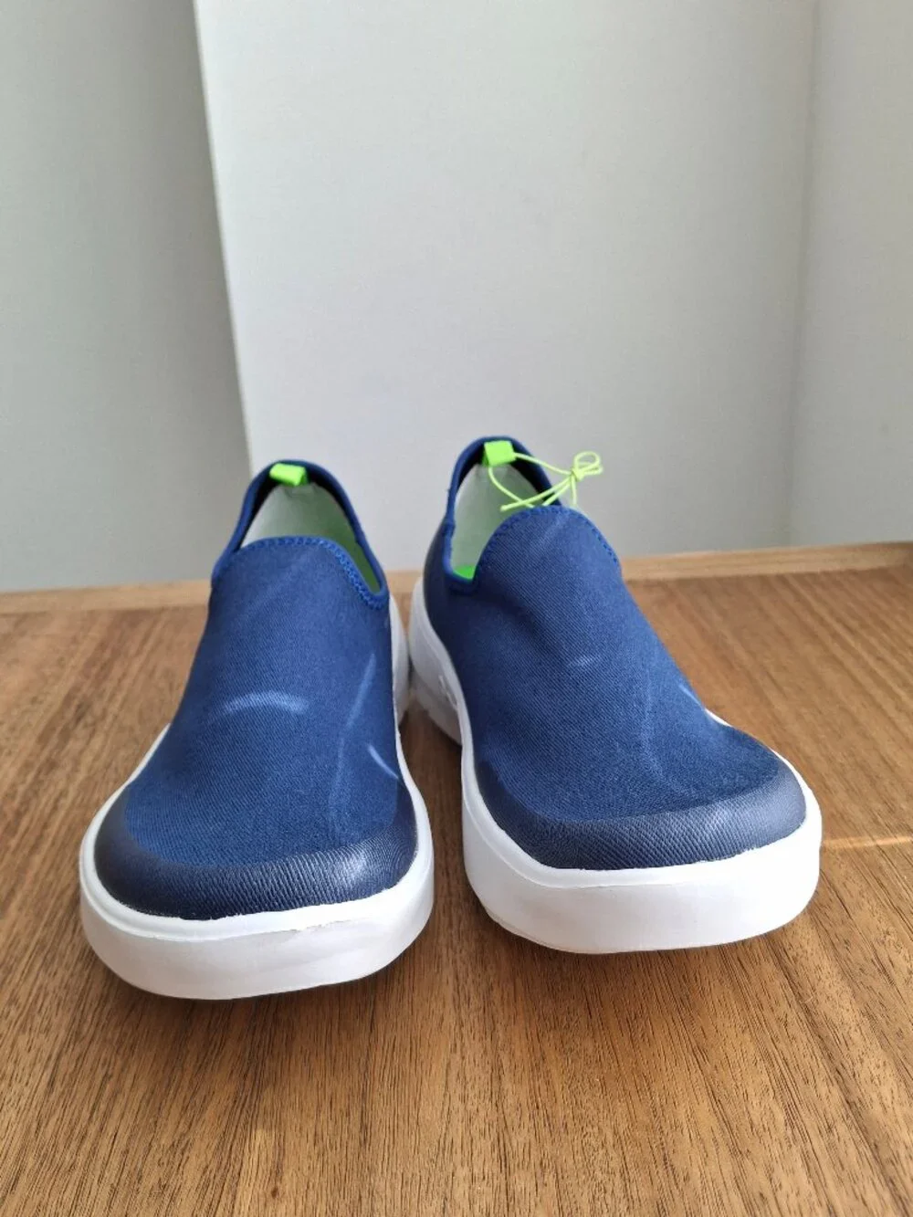(New) OOFOS – OOmg eeZee Low Recovery Shoes (Navy) – Women's 8